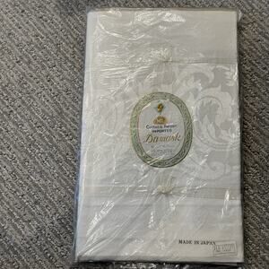 Vintage Damask Rectangle 50x66 Inch Ivory Fabric Tablecloth New In‎ Package